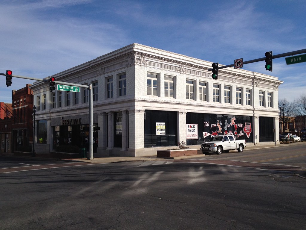 Imberia Bank, Jonesboro AR Window decoration including Jum… Flickr