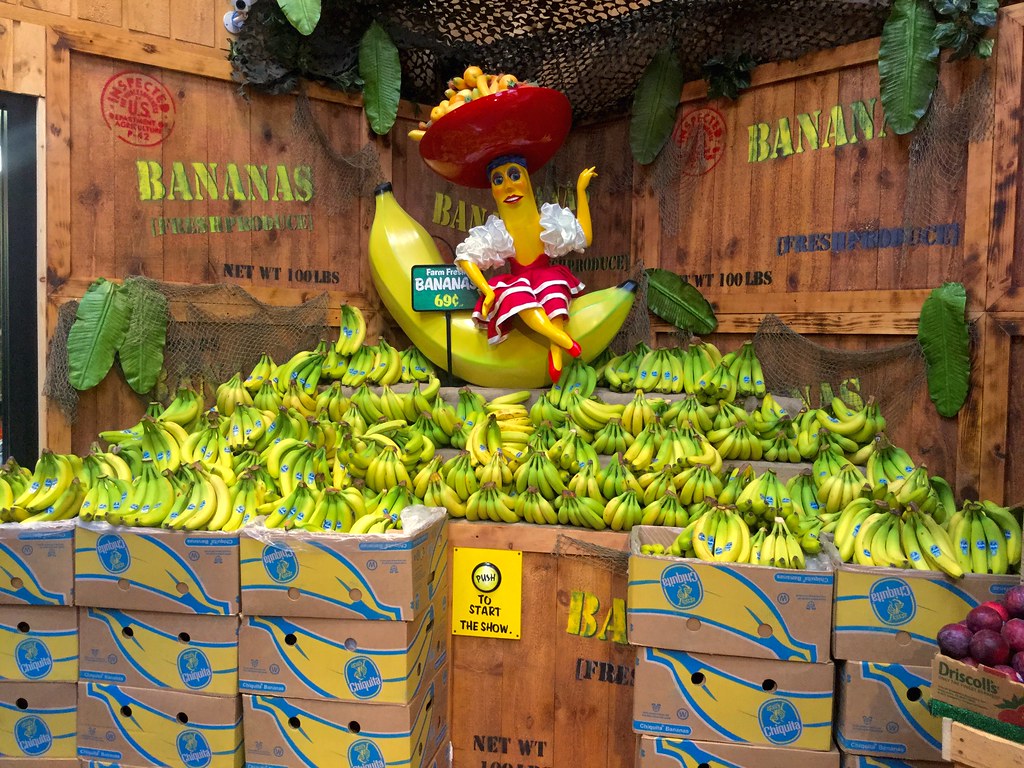 Chiquita Bananas Chiquita Bananas Display, at Stew Leonard… Flickr