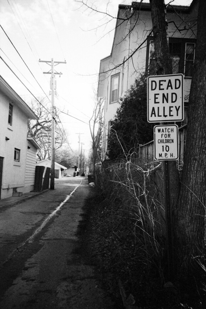 Dead End Alley Dead End Alley off of 34th Street. Taken wi… Flickr