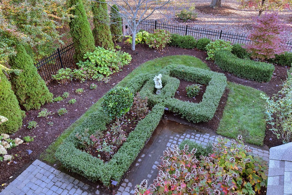 1913 Miln House Road Garden Details Low maintenance garden… Flickr