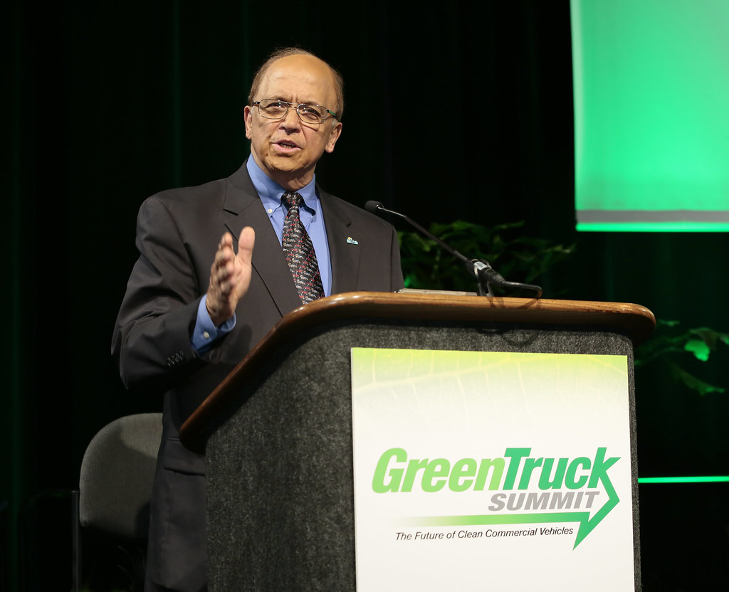 MotorWeek’s John Davis Green Truck Summit Master of Cerem… Flickr