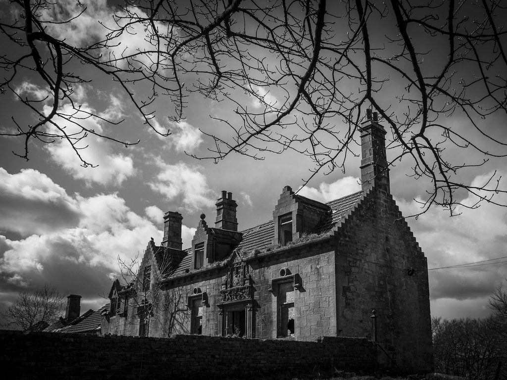 Leadloch Farm, Fauldhouse. Ian Cook Flickr