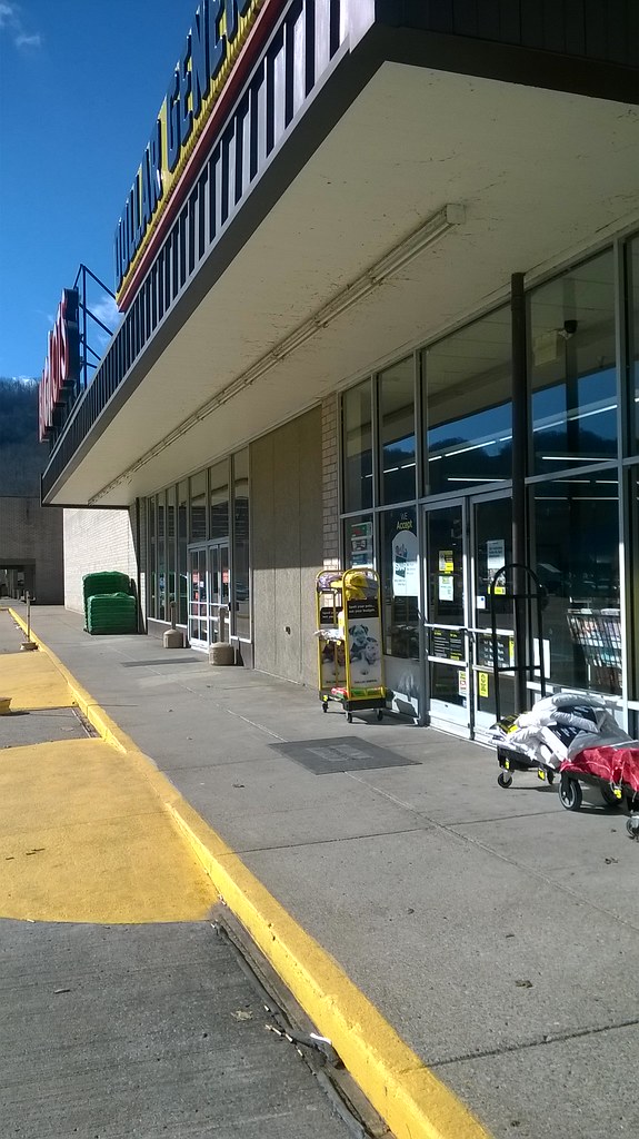 Big Lots / Dollar General Harlan, KY Former Kmart Km… Flickr