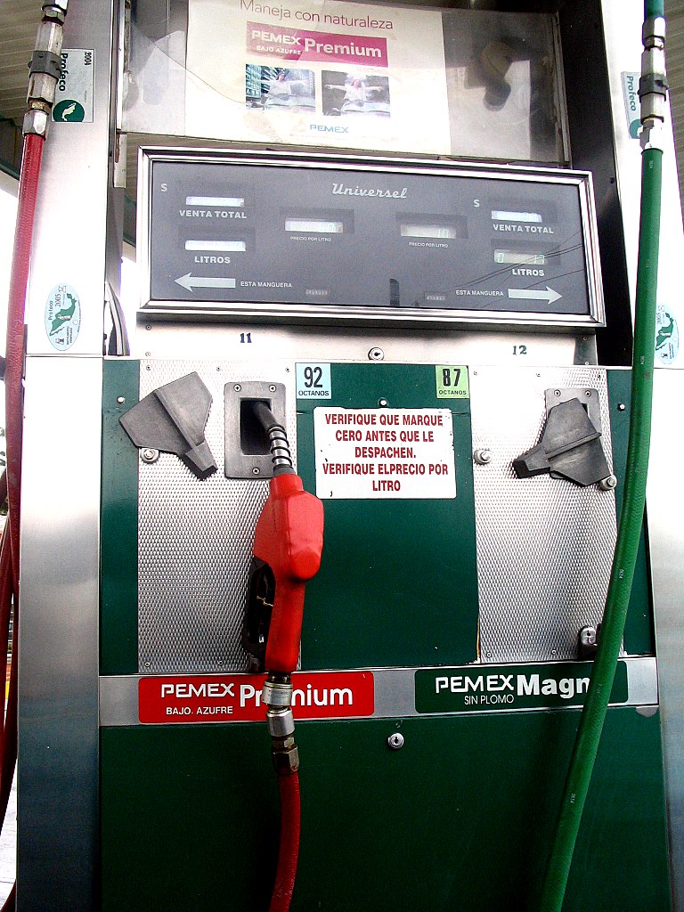 Fuel dispenser Hace años solían decir "verifique que la bo… Flickr