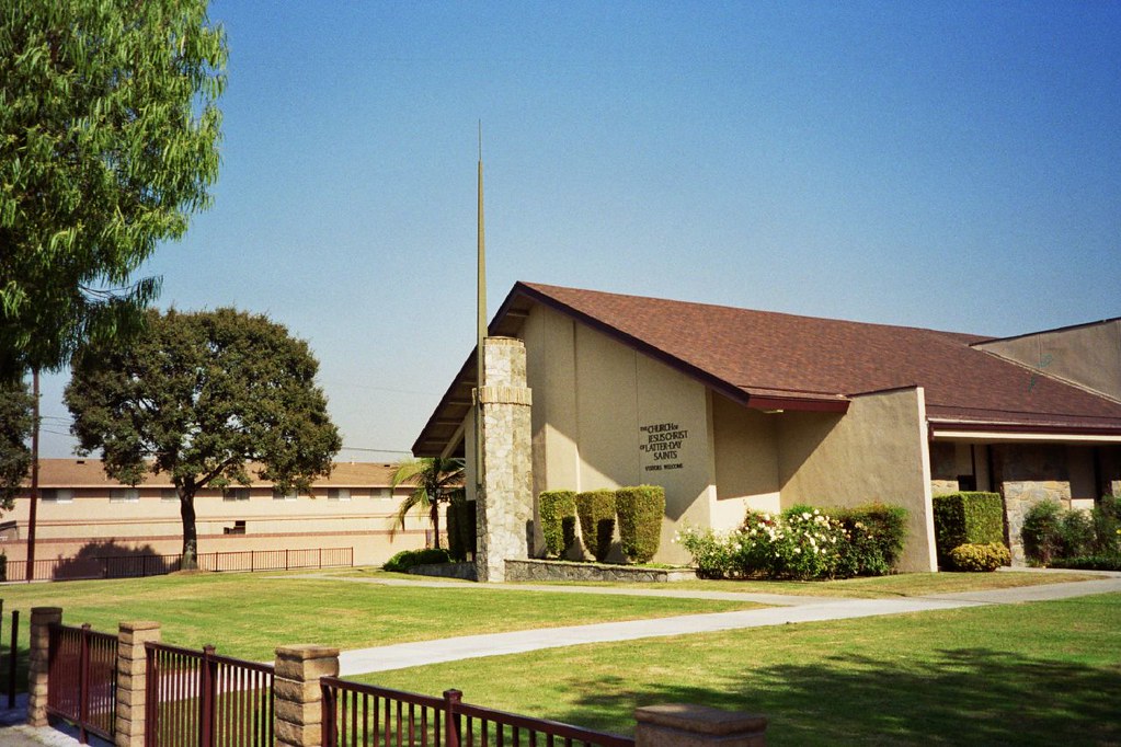LDS Church Bellflower California LDS Church 17660 S Carpin… Flickr