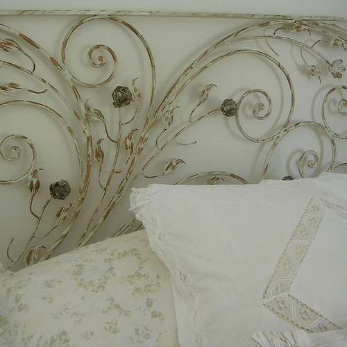 iron gate headboard w/roses an old metal iron railing turn… Flickr