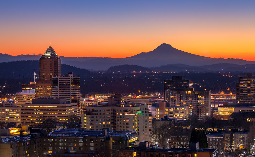 West Hills Clear Dawn View A clear dawn view from Portland… Flickr