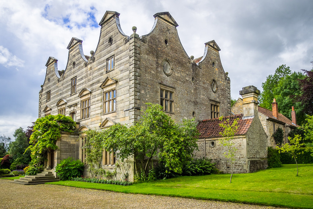 Moulton Hall, Yorkshire This is a grade I listed 17thcent… Flickr