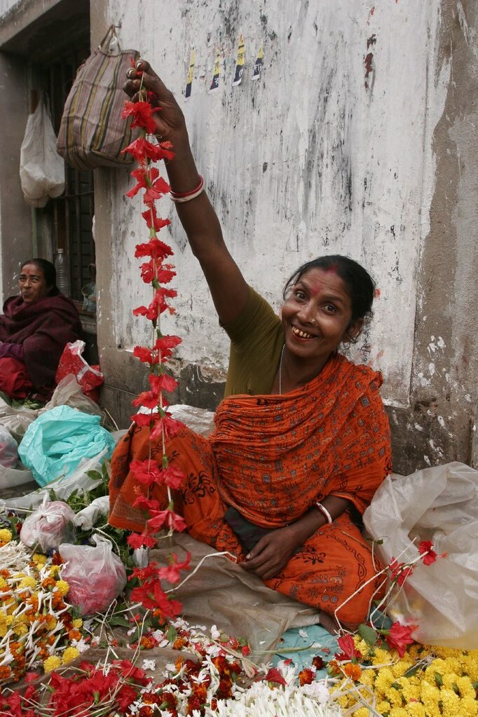 Flower seller, Kolkata Flower seller showing her colourful… Flickr