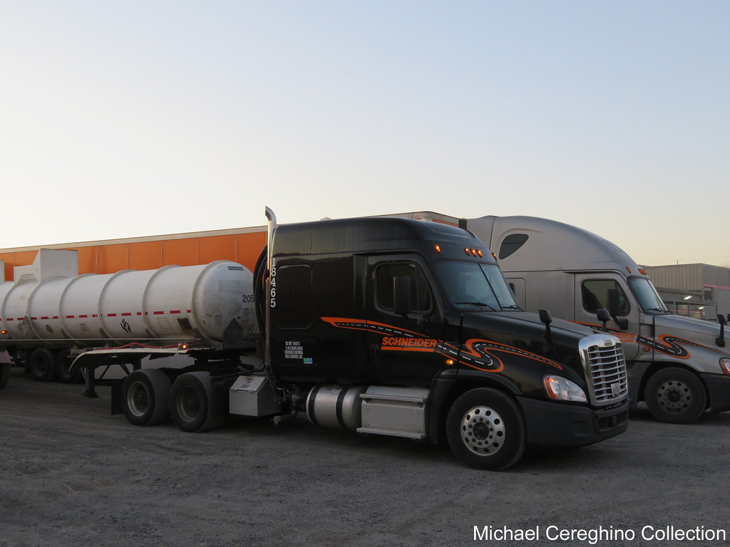Schneider National Bulk Freightliner Cascadia midroof, Truck 18465 a