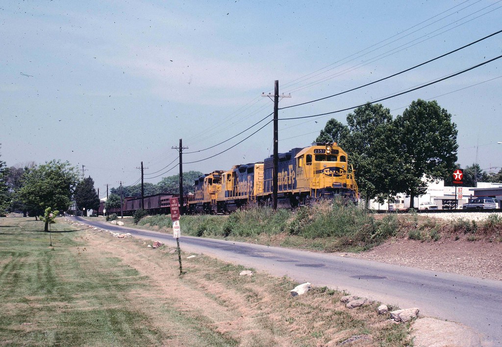 ATSF 2337 Heading for the bridge in Fort Madison, Iowa on … Flickr