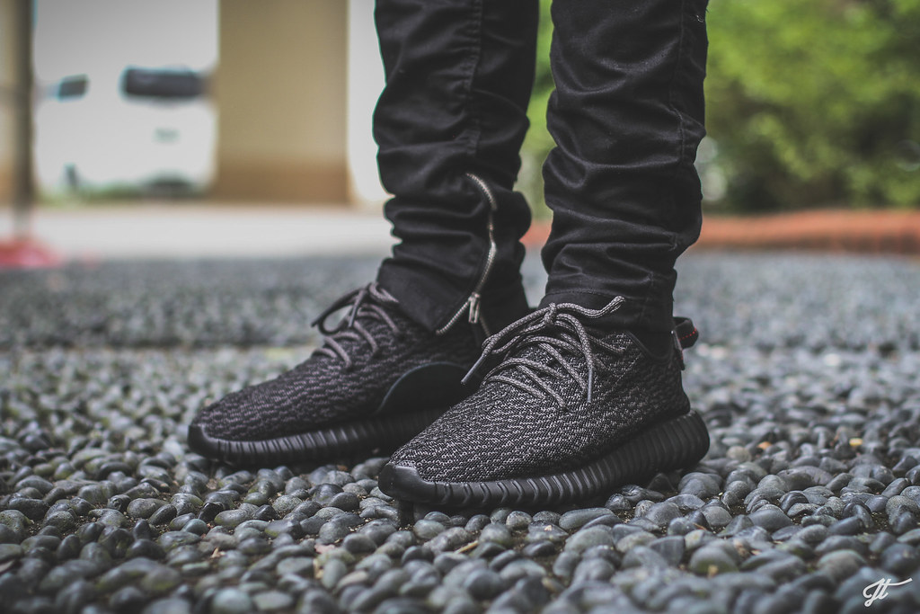 Adidas YEEZY BOOST 350 PIRATE BLACK スニーカー
