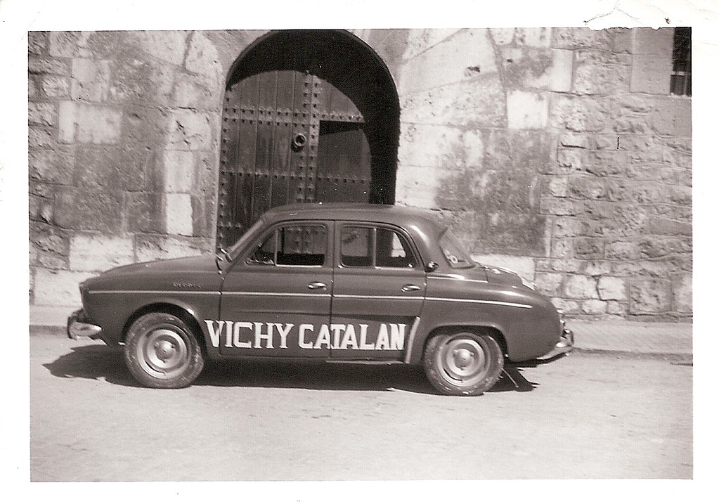 Coche comercial de Vichy Catalan años 70 Foto BODEGAS IBA… Flickr