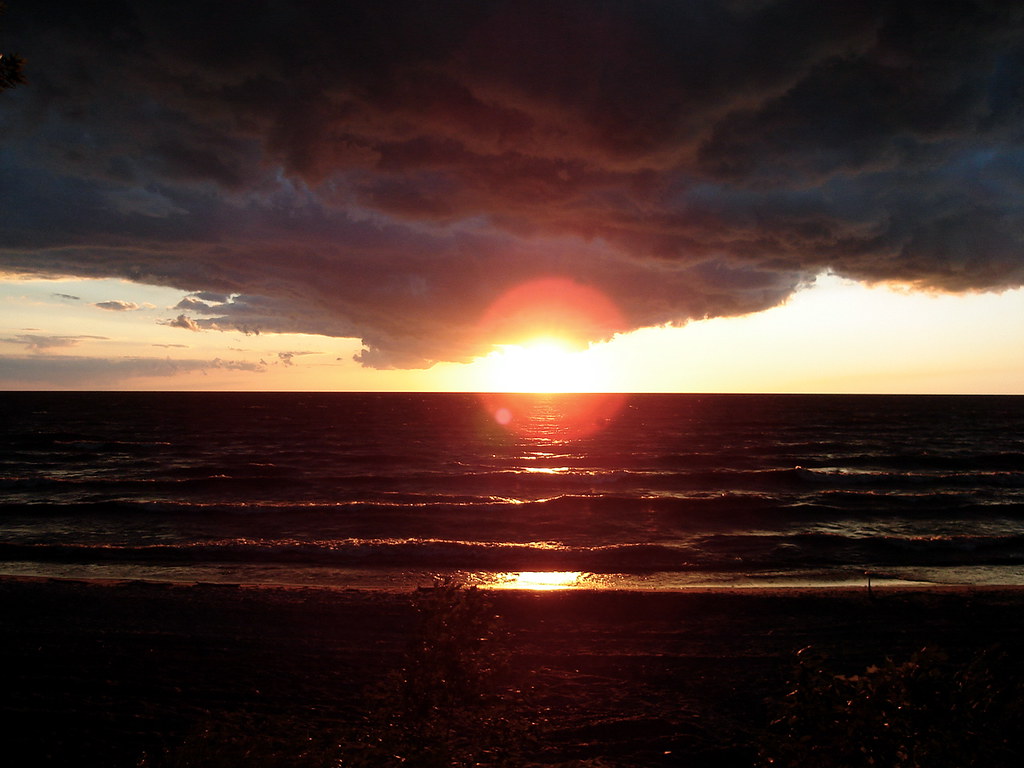 Lake Erie Dunkirk, NY Sunset on the lake near Point Grat… Flickr