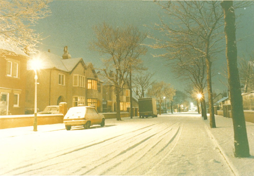 Knowles Rd, St Annes about 1978 A rare snowy evening. Flickr