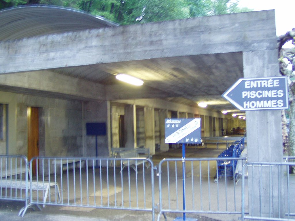 lourdes baths Mike Gonzalez Flickr