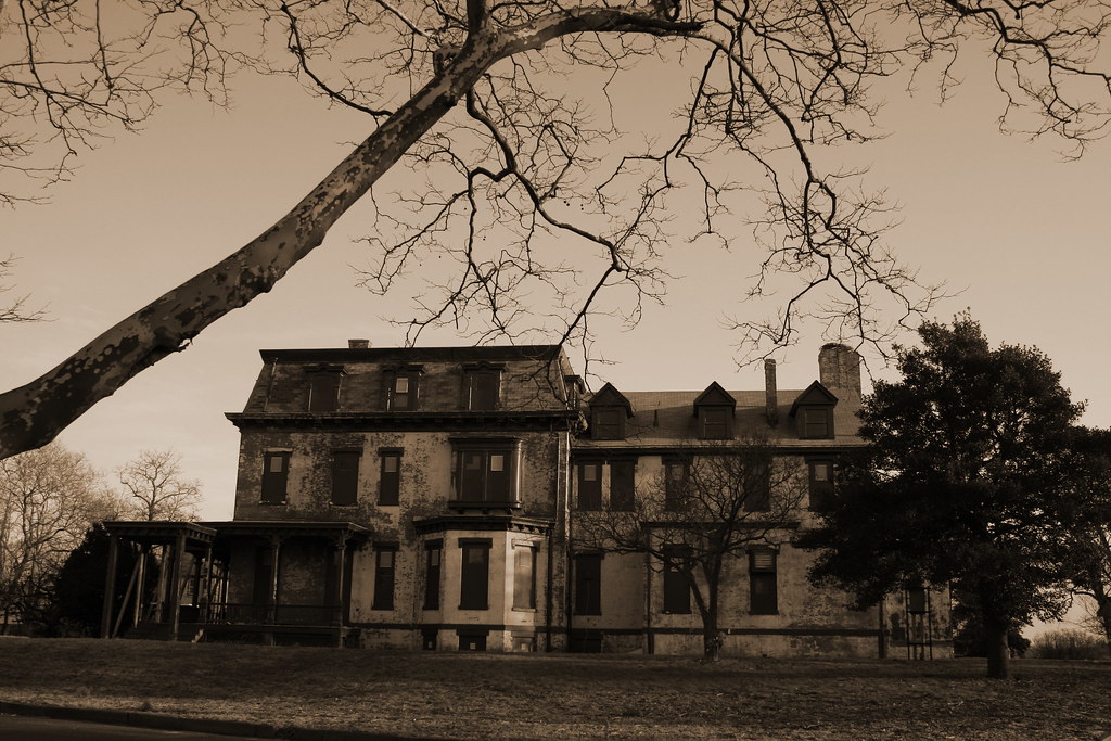 Old Military Base House Old military base house on Sandy H… Flickr