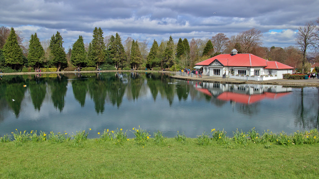 Rouken Glen Pond David McGinlay Flickr