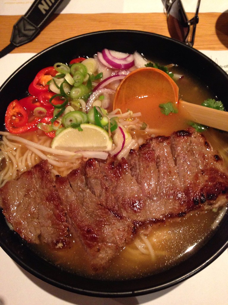 Ramen Noodle Broth & Steak Wagamama Ramen Noodle Broth wit… Flickr
