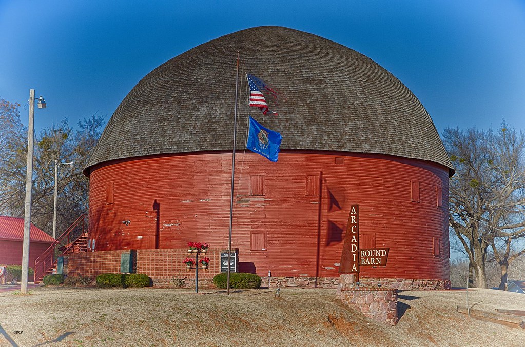 The Round Barn_HDR The Historic Round Barn along Route 66 … Flickr
