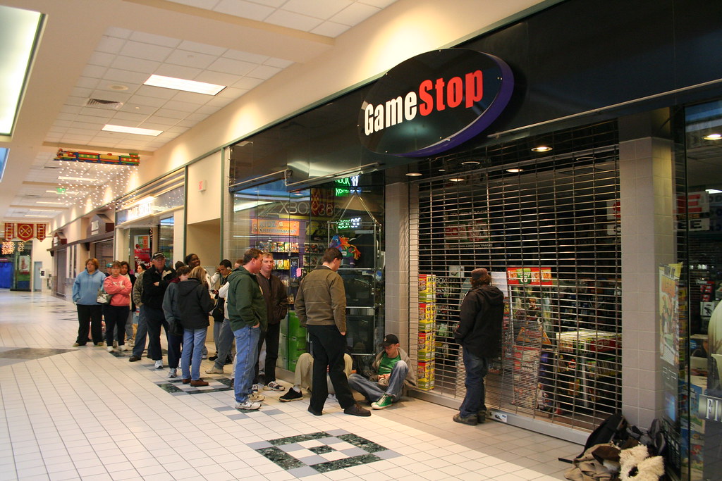 line at gamestop this was about 9 am, in line for Wiis Dec