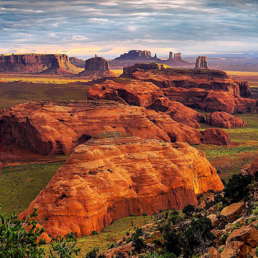 Red Arizona dreams! Hunts Mesa at Monument valley. fotowa… Flickr