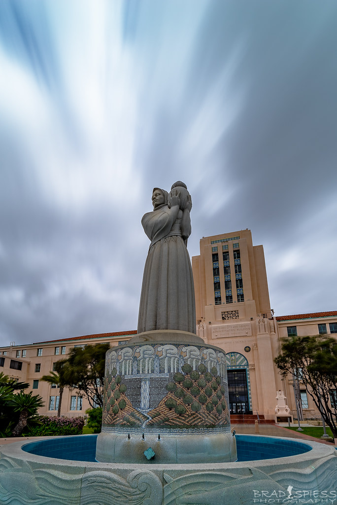 Aura The San Diego County Administration Building and foun… Flickr