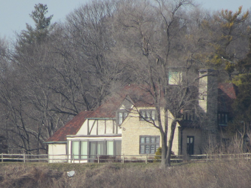 Great River Road A house overlooking the Mississippi River… Flickr