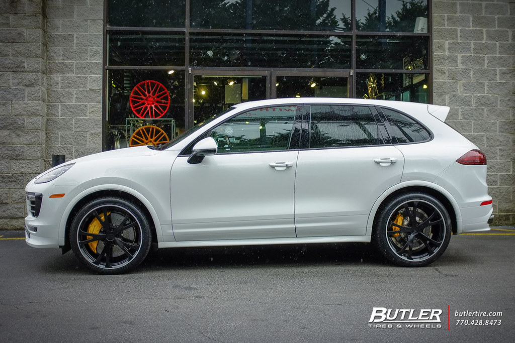Techart Porsche Cayenne Turbo S with 22in Techart Formula III Wheels