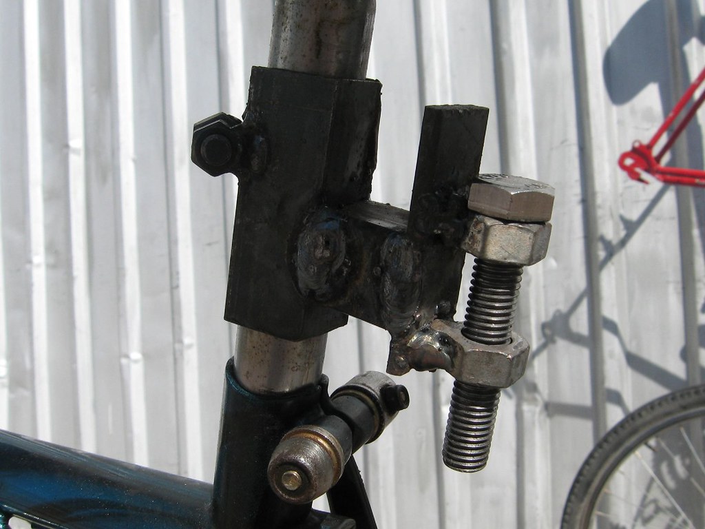 seatposthitch1 This hitch attaches to the seatpost of a b… Flickr