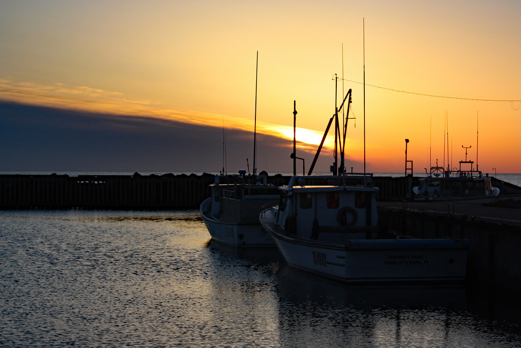CapEgmont, PEI The sun sets over the boats at the wharf i… Flickr