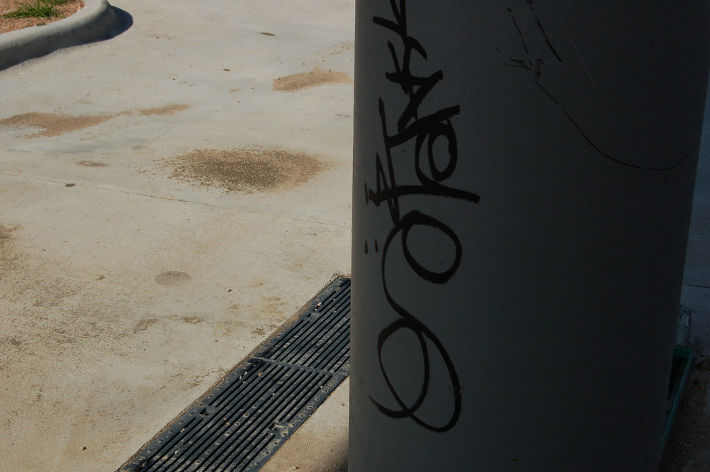 Pleasant Valley and Oltorf gas station graffiti Check ou… Flickr