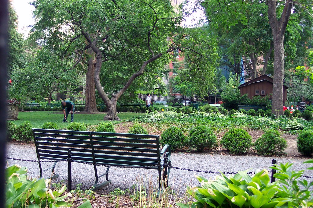 pastoralia gramerceria Gramercy park through fence זה לא כ… Flickr
