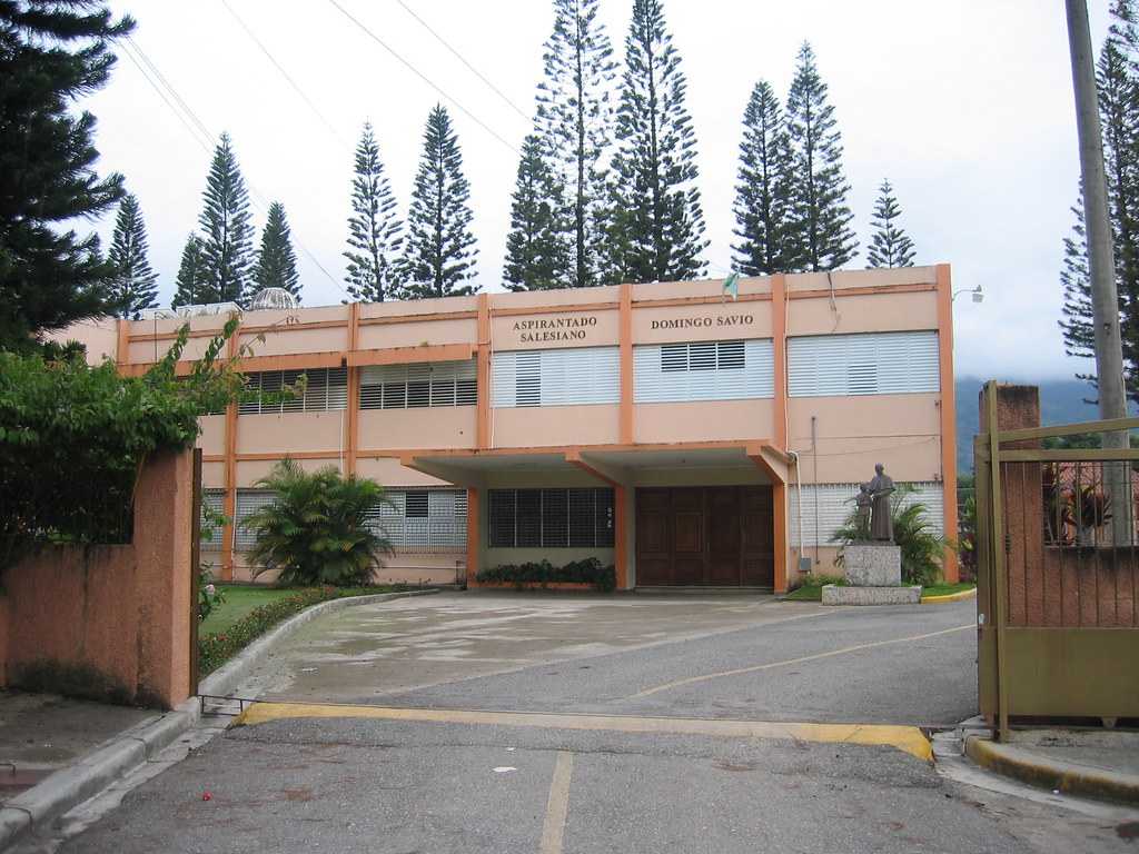 Colegio Santo Domingo Savio High School Going back was… Flickr