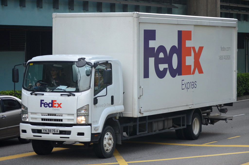 FedEx Isuzu FSR34 Delivery Truck YN3876A nighteye Flickr