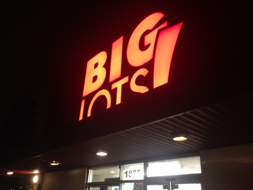 Big Lots, Lapeer, MI This was originally a Yankee discount… Flickr