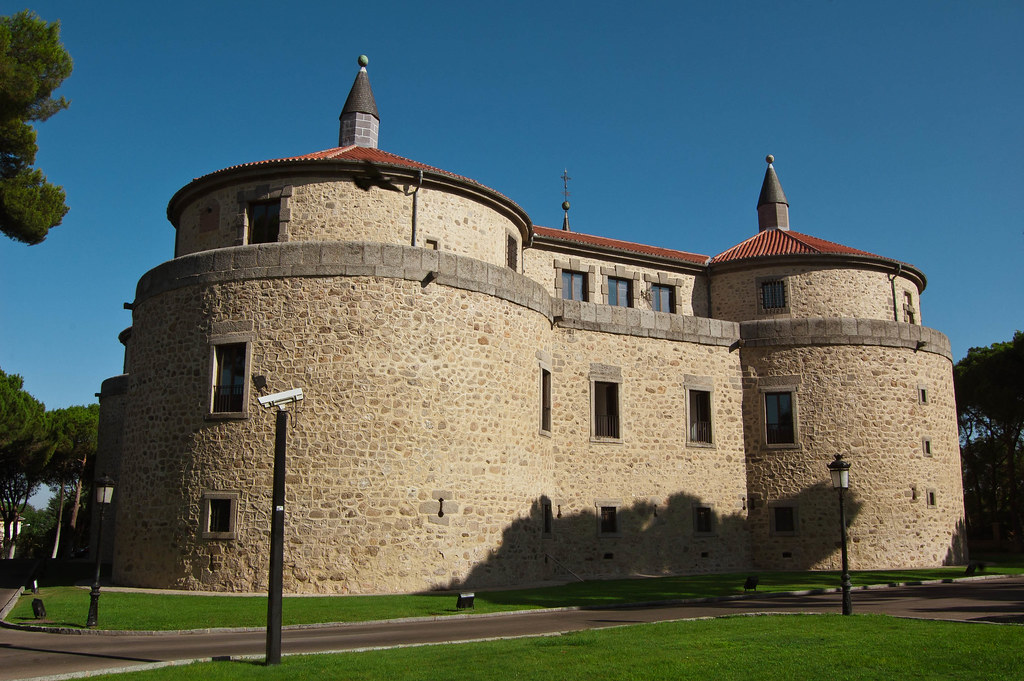 Castillo de Villaviciosa de Odón En pleno valle del Guadar… Flickr