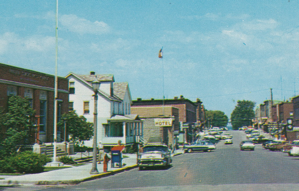 UP Munising MI 1950s GREAT Summer VIEW Downtown Elm Avenue… Flickr