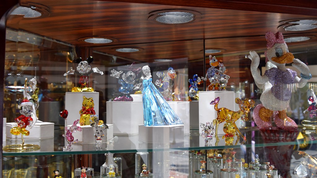 Disneyland Visit 20160124 Main Street Crystal Arts… Flickr