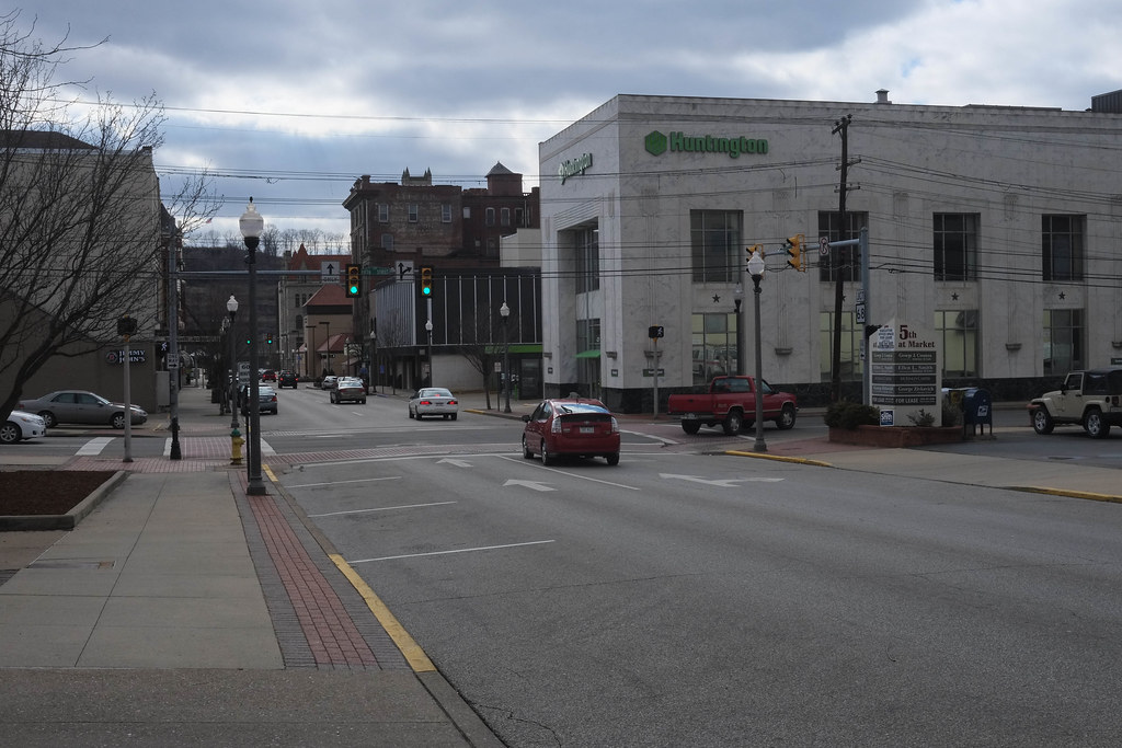 Huntington Bank in Parkersburg, WV Paul Sableman Flickr