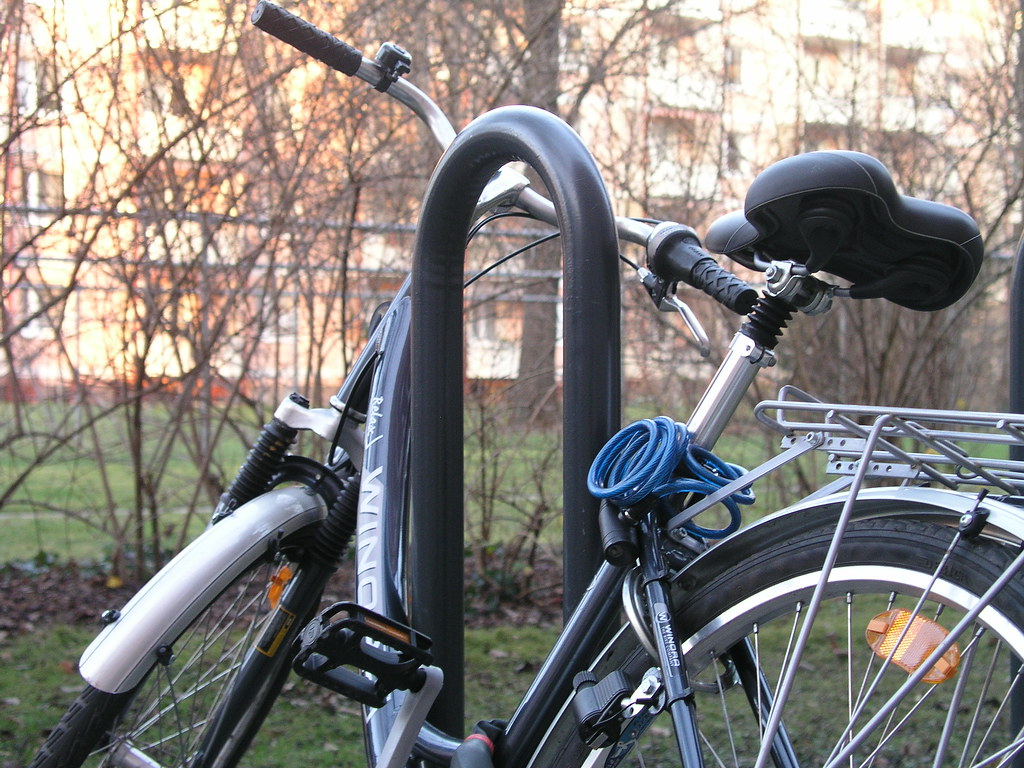 Fahrradbügel Dass das Hollandrad noch steht, liegt nur am … Flickr