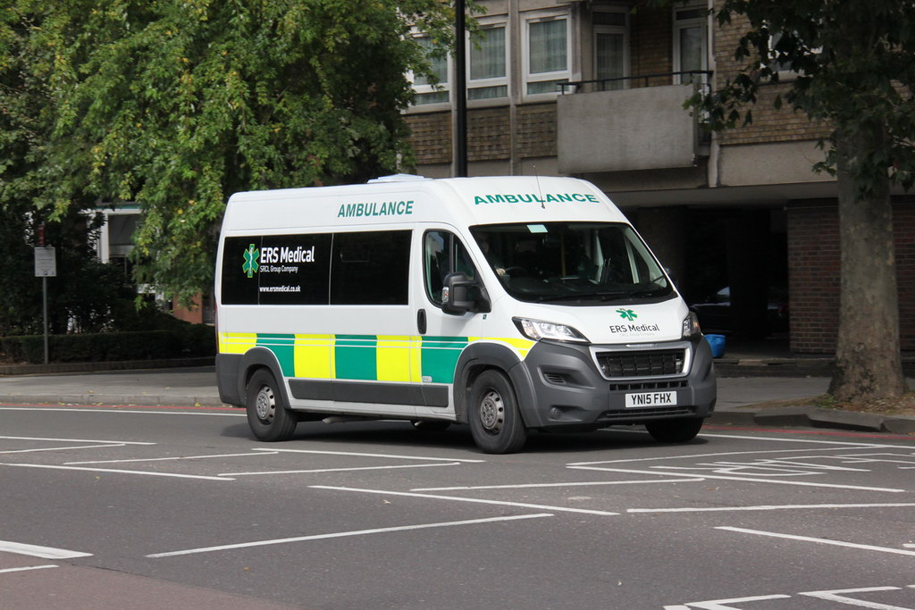 138064 ERS Medical (X) YN15FHX Lambeth Palace Road, London… Flickr