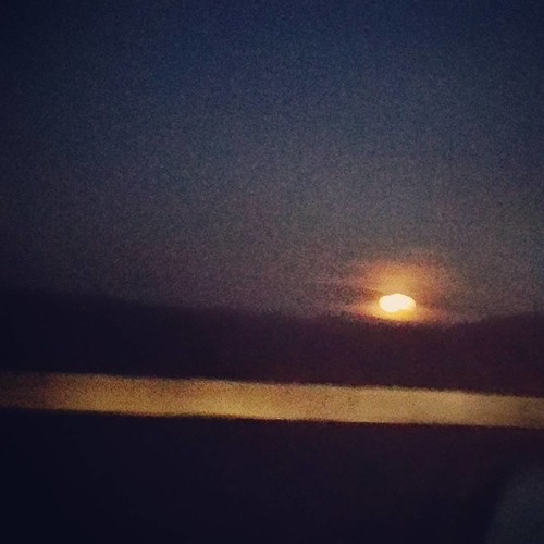 Stunning moonset over the lake this morning! My phone tak… Flickr