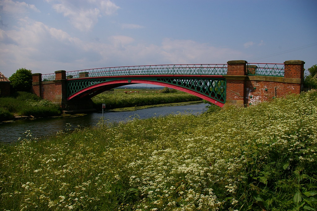 Hibaldstow Bridge This bridge spans the New River Ancholme… Flickr