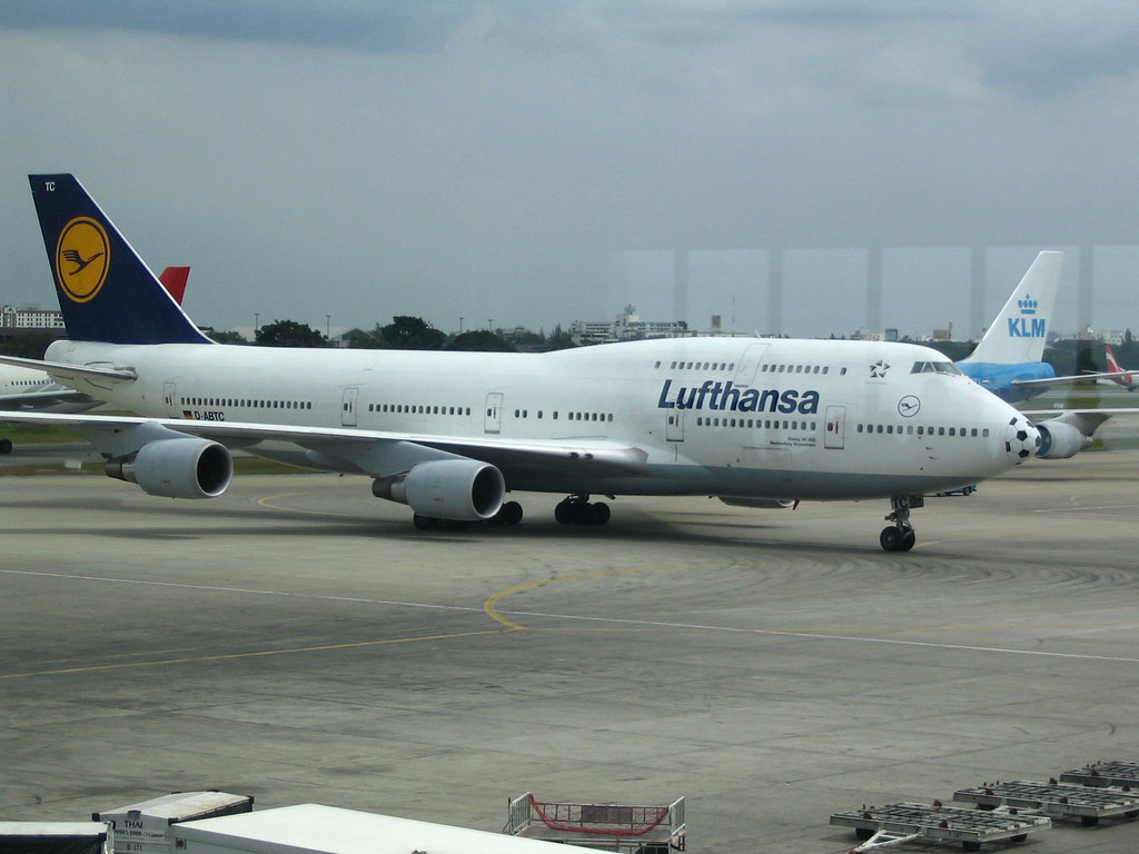 KLM and Lufthansa Boeing 747400's KLM (KLM/KL) and Luftha… Flickr