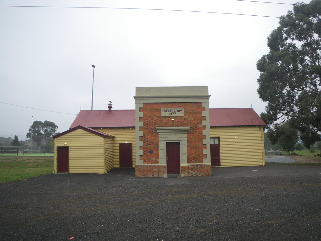 Wallan Free Library bron lowden Flickr