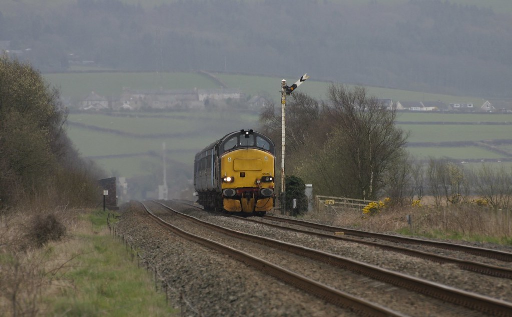 Clear road ahead. 37 423 near Foxfield. With the distant s… Flickr
