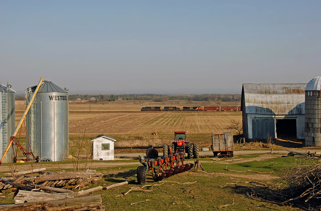 CSXT Q621/CN 327, Godmanchester Quebec SelkirkMontreal bo… Flickr
