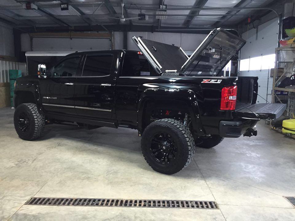 A Heavy Duty Truck Bed Cover On A Chevy/GMC Silverado/Sier… Flickr