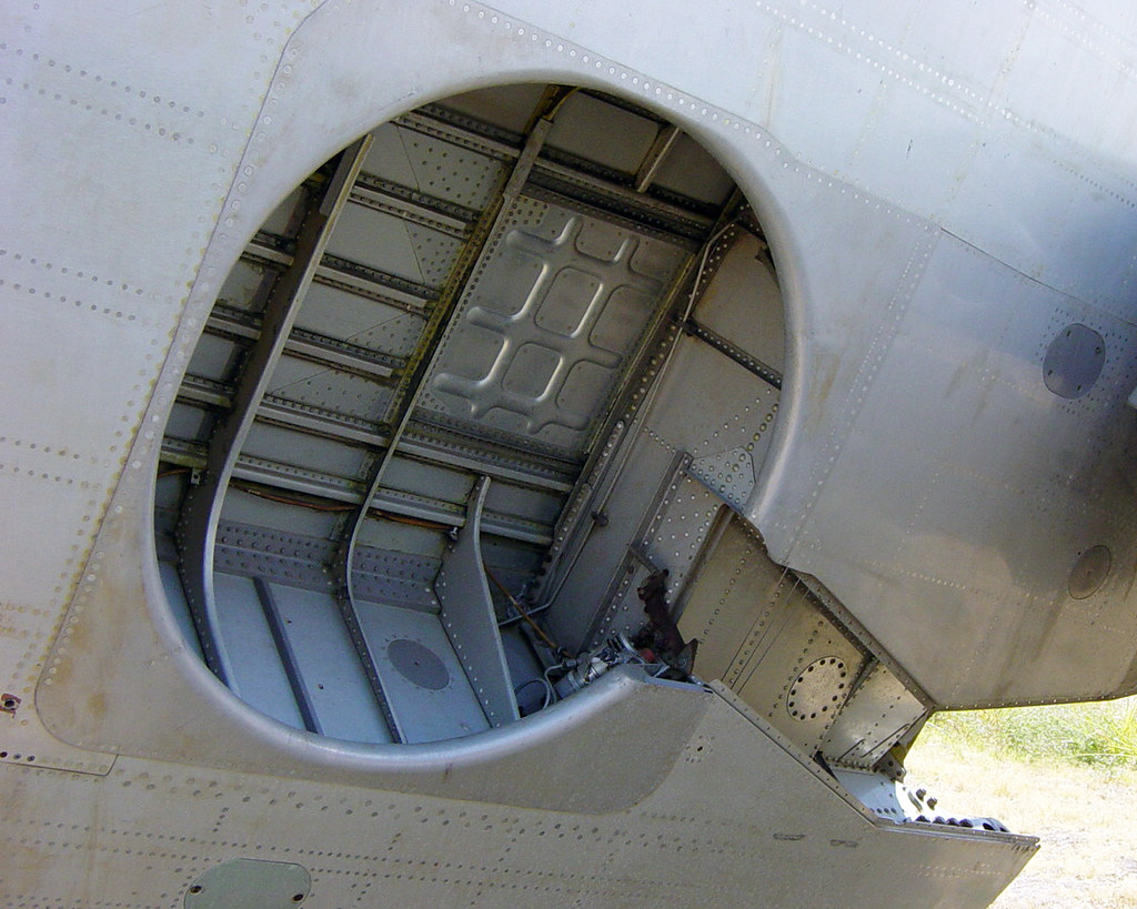 AF2S Wheel Well Wheel well in folded wing Grumman AF2S G… Flickr